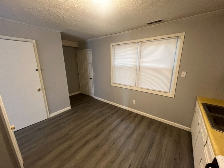 Building Photo - 147 Woodland Dr