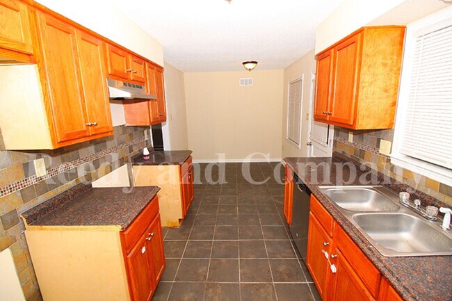 Building Photo - 3340 Morningview Dr