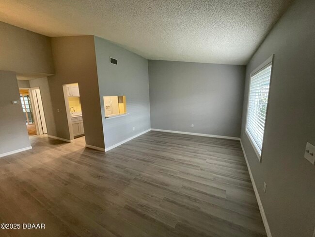 Building Photo - 15 Birdie Dr