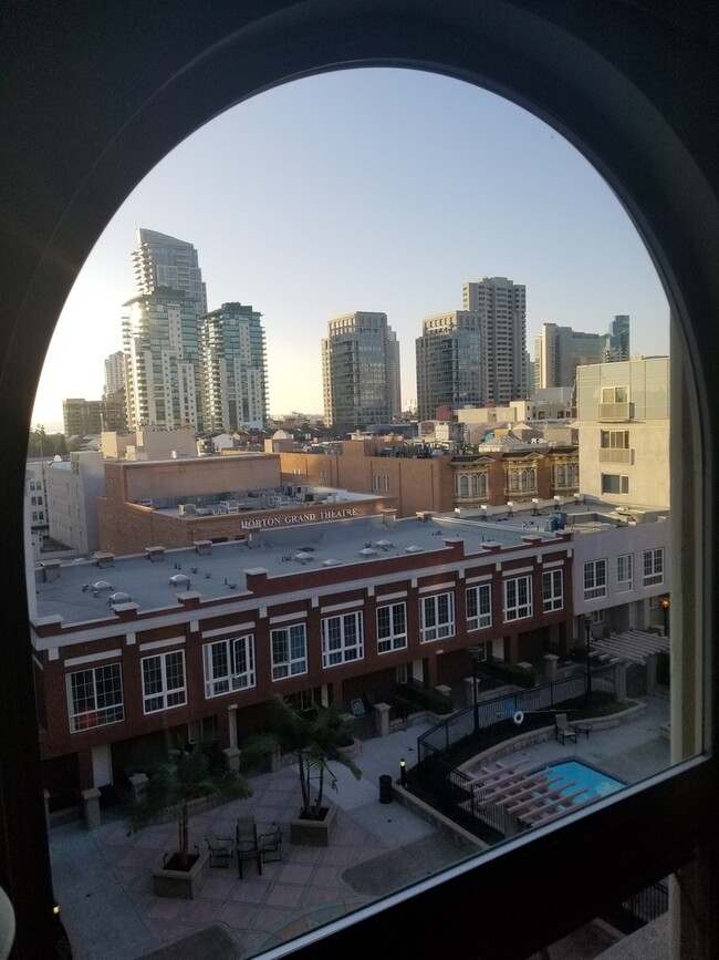 Building Photo - View Gaslamp 1 bedroom Condo with Parking,...