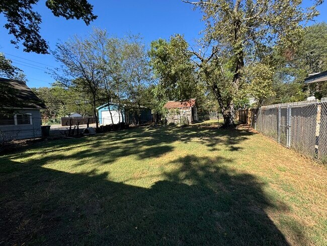 Building Photo - Nice 2 bedroom 1 bath home near UAMS