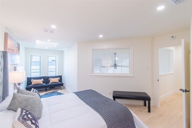 Building Photo - 727 Bunker Hill Rd