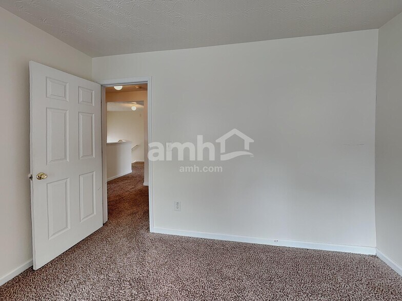Building Photo - 4305 Windale Dr NW