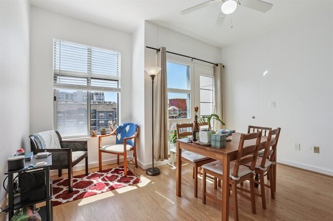 Building Photo - 711 W 26th St