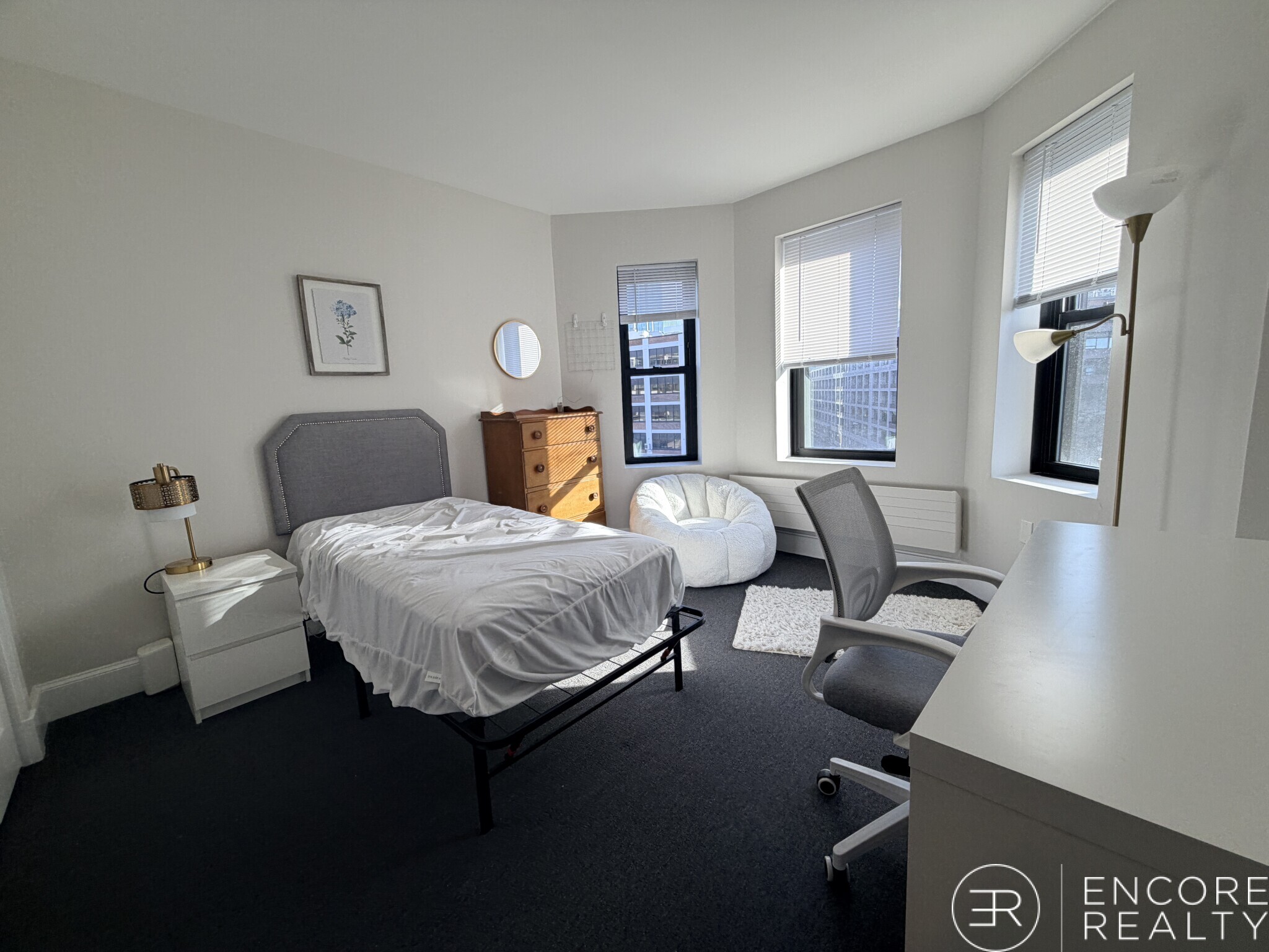 Building Photo - 16 Aberdeen St