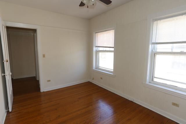 Building Photo - 821 W Waveland Ave