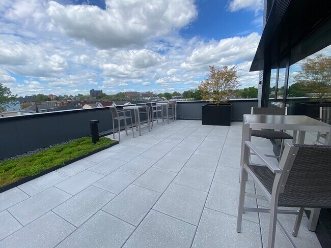 Building Photo - 154 Broadway