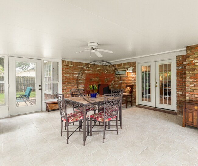 Building Photo - 712 Willow Creek Dr