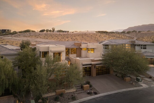 Building Photo - Exceptional 3-Bedroom Home in the Ridges