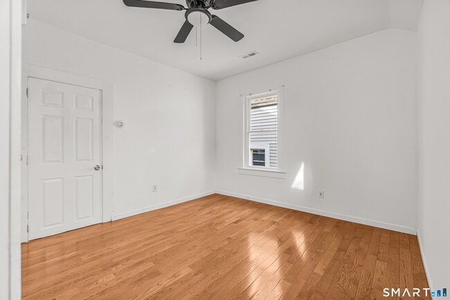 Building Photo - 1504 Iranistan Ave