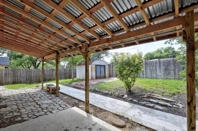 Building Photo - 3429 Harvest Dr