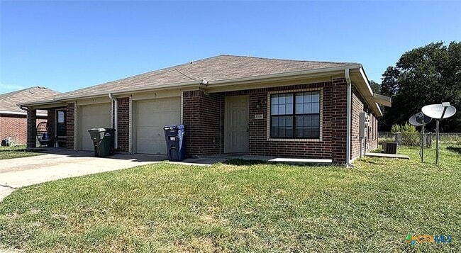 Building Photo - 2706 Ashley Dr