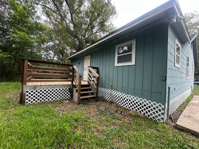 Building Photo - Updated 3 Bedroom Home With Washer And Dryer Included