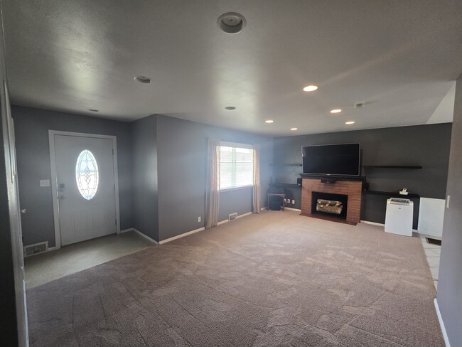 Building Photo - 124 W Water St