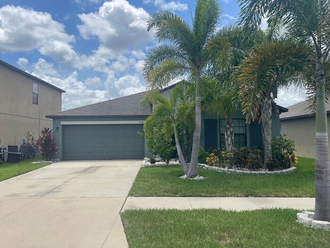 Building Photo - Beautifully Designed 4 Bedroom, 2 Bath Home