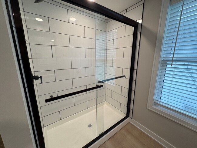 Building Photo - 1234-1236-1236 Summit St