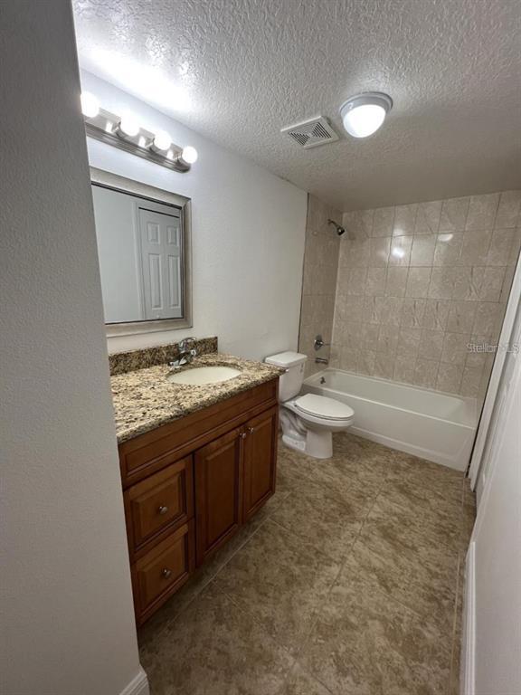 Building Photo - 220 Riverbend Dr