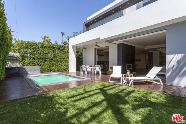 Building Photo - 1723 S Durango Ave