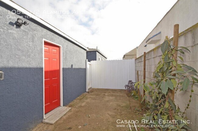 Building Photo - 1053 1/2 Alamitos Ave-1053 1/2