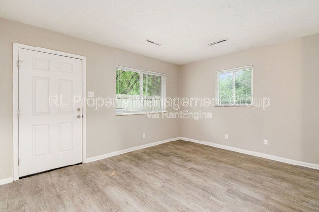 Building Photo - 778 Northview Ave