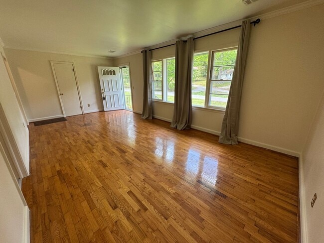 Building Photo - Cozy 3/1 House in East Rome- $1,495