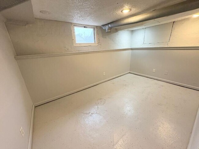 Building Photo - Stunning 3-Bedroom Home with Everything You’ve Been Looking For!