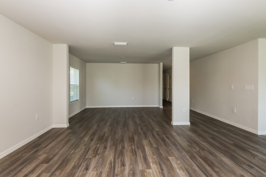 Building Photo - 28257 Chinquapin Dr