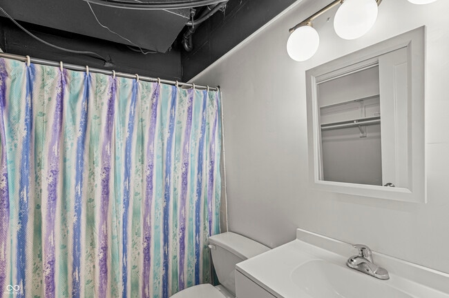 Building Photo - 230 E 9th St