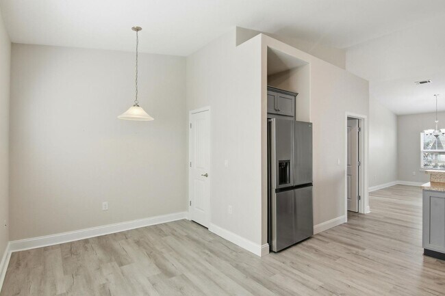 Building Photo - 697 Marquis Wy