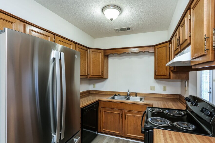 Building Photo - 7776 Hickory Meadow Rd