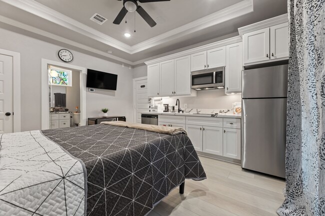 Building Photo - 8521 Brandon St