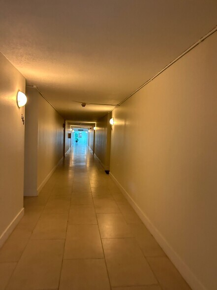 Building Photo - 100 Lakeview Dr