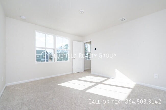 Building Photo - 886 Cranbrook Dr