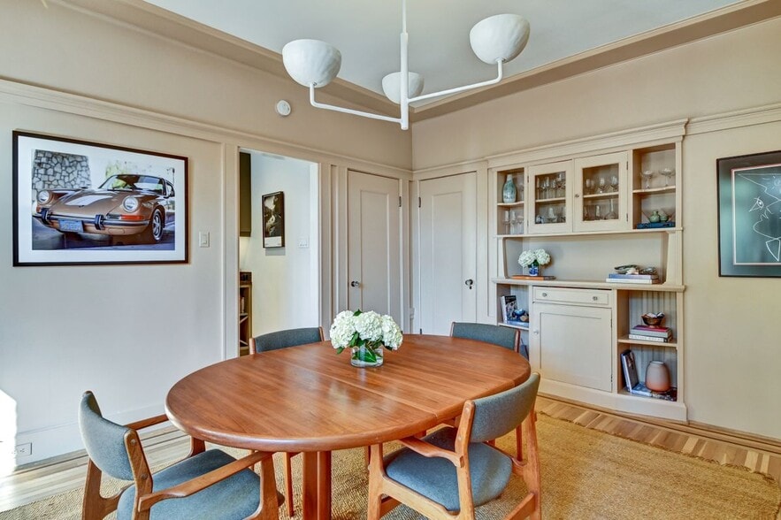 Building Photo - 2299 Sacramento St