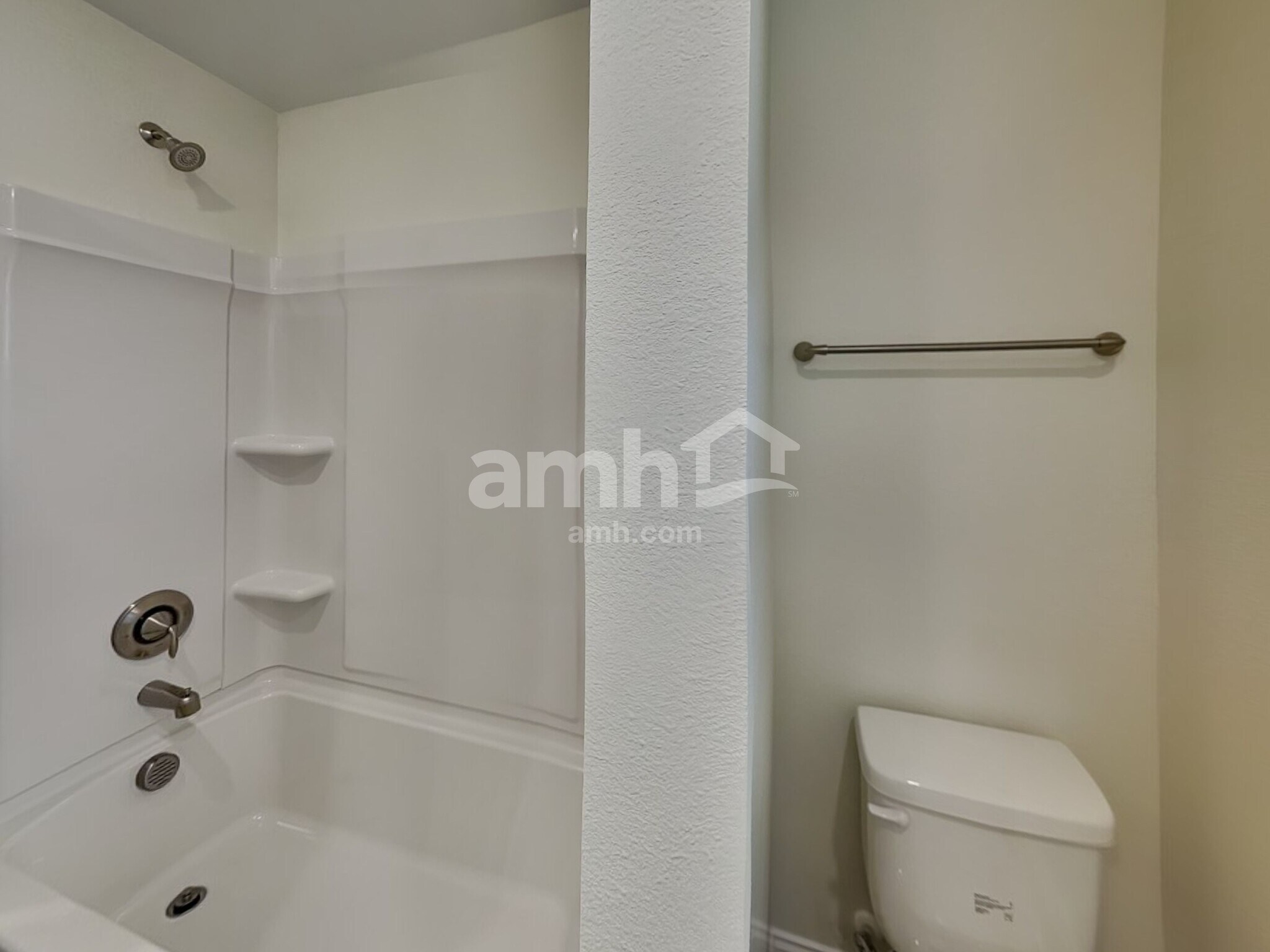 Building Photo - 5943 Pinewood Ests Dr