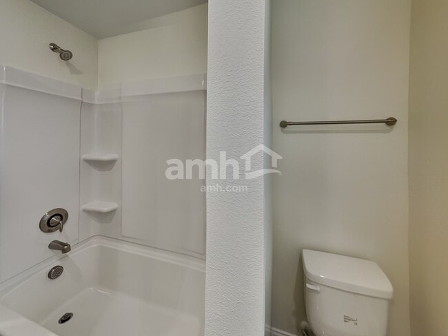 Building Photo - 5949 Pinewood Ests Dr
