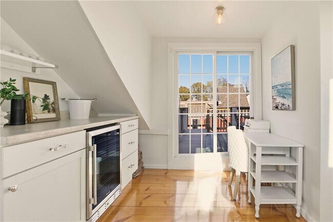 Building Photo - 38 Pope St