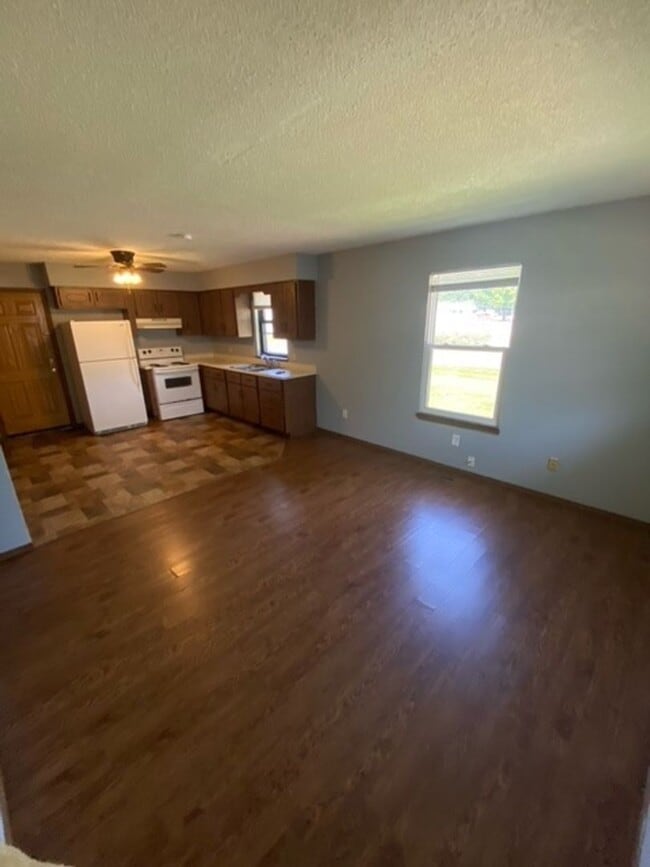Building Photo - Great Duplex!