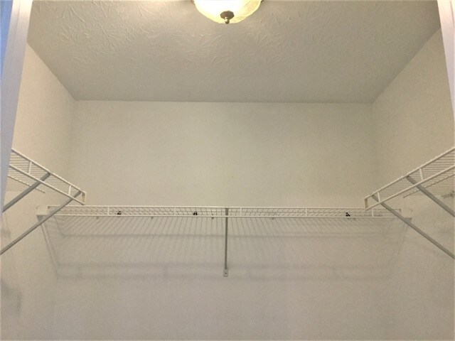 Building Photo - 161 Lakeview Dr