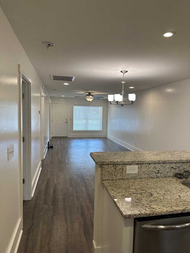 Building Photo - 95 Valley Dr