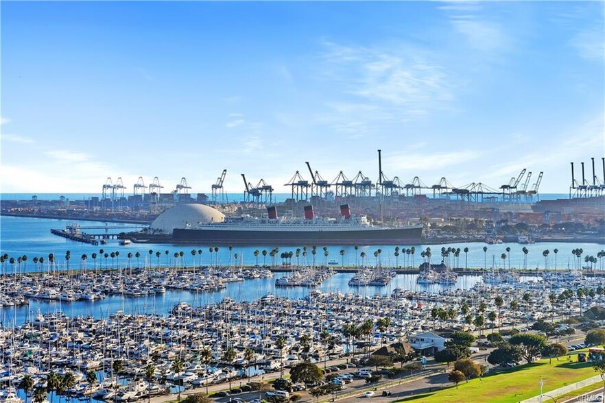 Amazing view of Queen Mary - 700 E Ocean Blvd