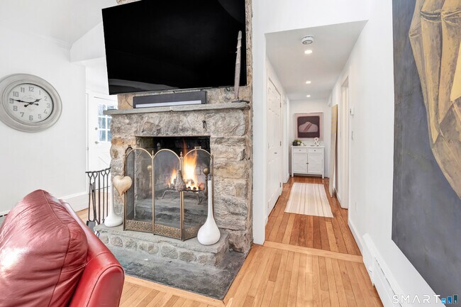 Building Photo - 70 Cranbury Rd