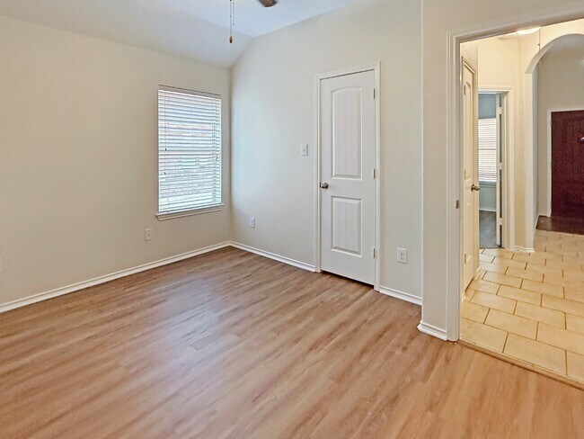 Building Photo - 437 Travertine Trail