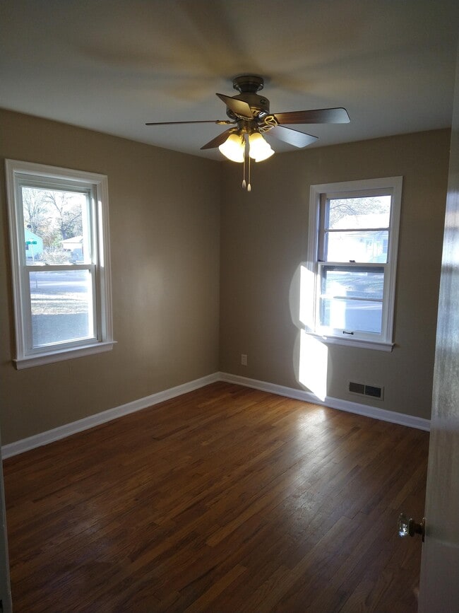 Building Photo - 1510 N Platte Ave