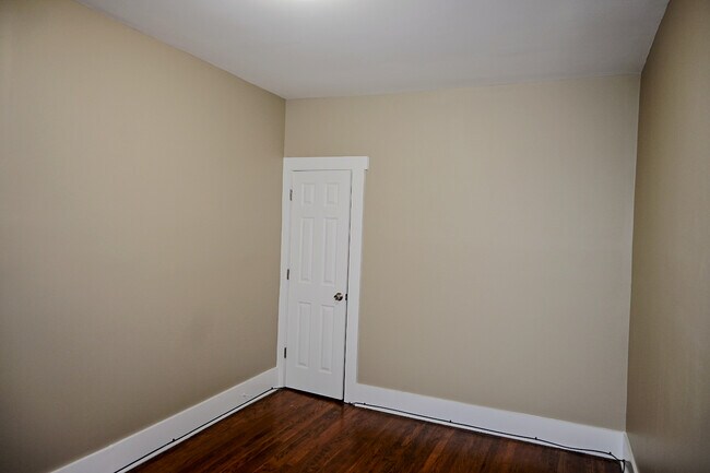 Building Photo - 1431 S Tripp Ave