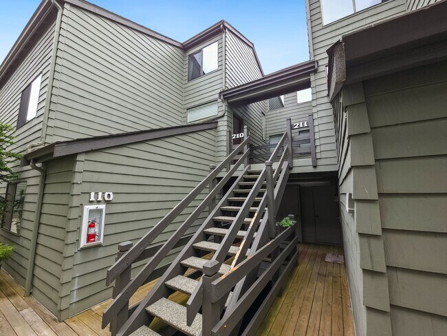 Building Photo - On-the-Water Living Experience: 2BR/2BA Co...