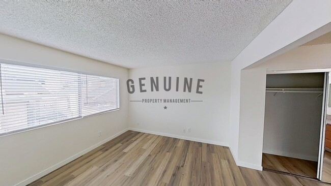 Building Photo - 1 Bedroom  Upstairs Unit in Fullerton - Ne...