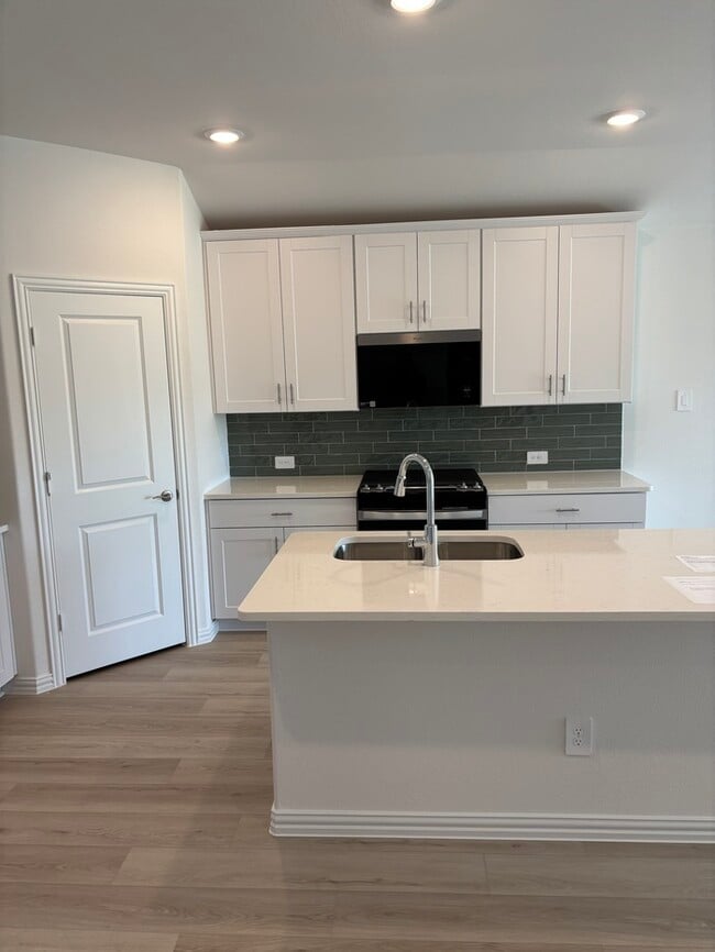 Building Photo - New Home for the New Year!