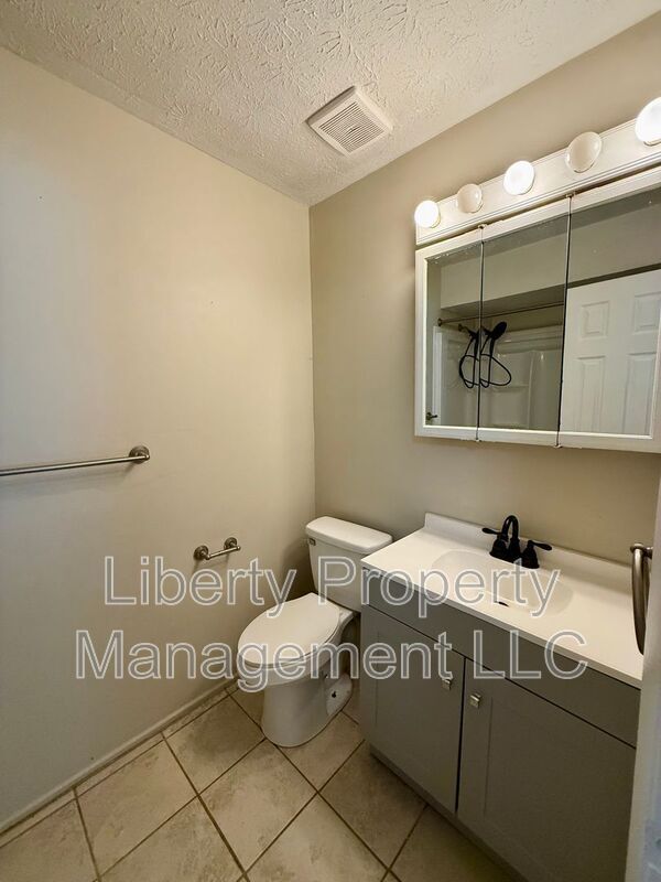 Building Photo - 1725 Sand Hill Rd