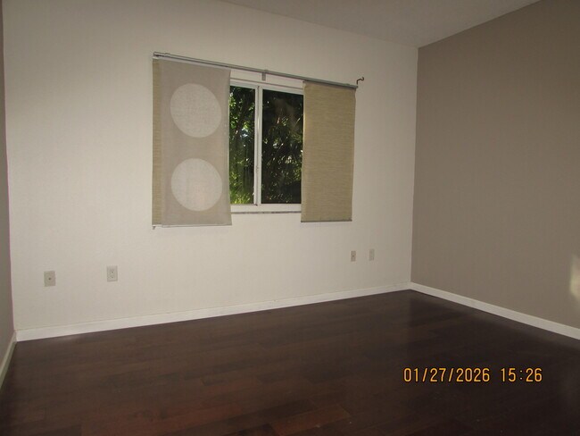 Building Photo - 350 Crestwood Cir